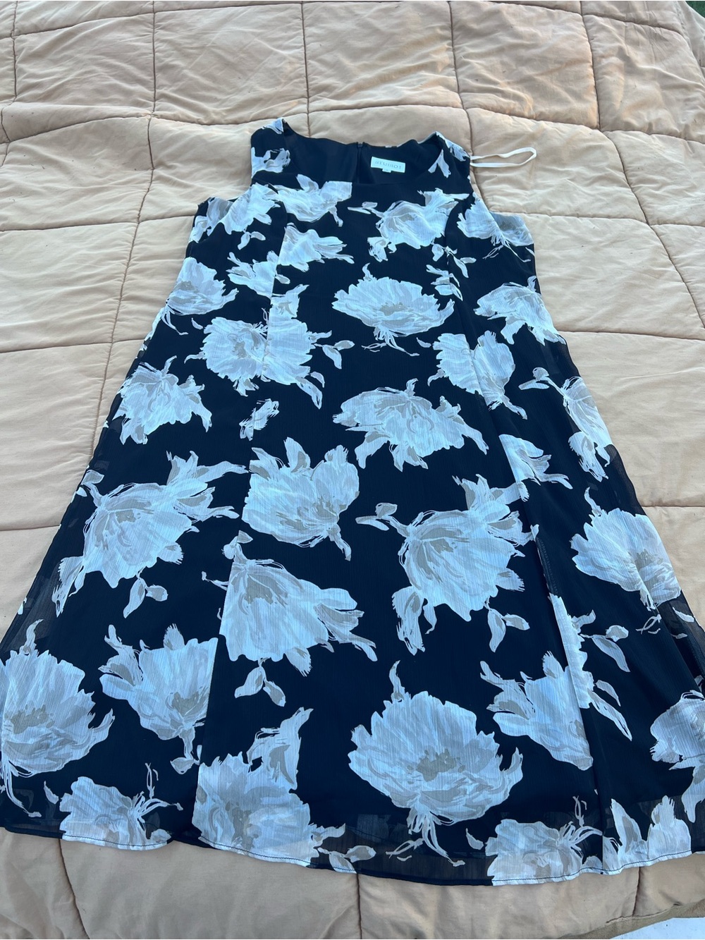 Vintage Y2K Flowy Neutral Black/Beige Floral Dress Size 18